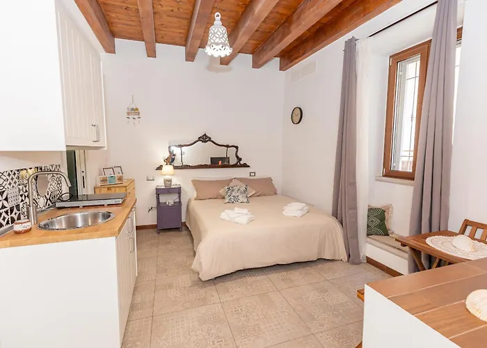Centro Storico Redmood House A 5 Min Dal Mare, Wi-Fi, A/C E Netflix